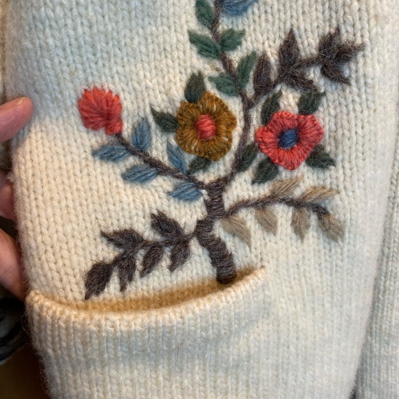 Vtg handmade chunky knit cardigan sweater fair isle flower M/L grannicore winter - Picture 5 of 13